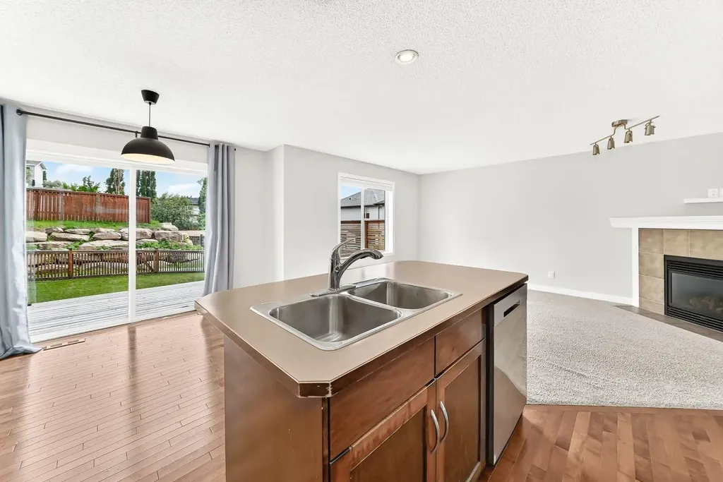 799 Tuscany Drive NW Calgary AB T3L 3A4