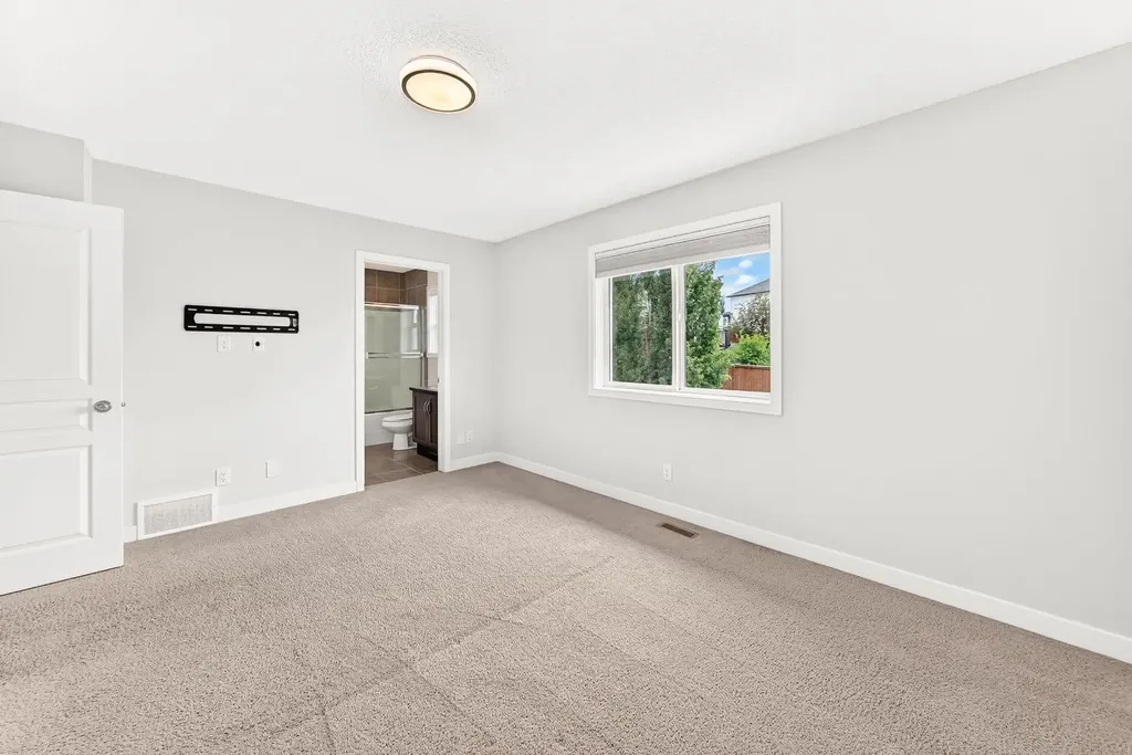 799 Tuscany Drive NW Calgary AB T3L 3A4