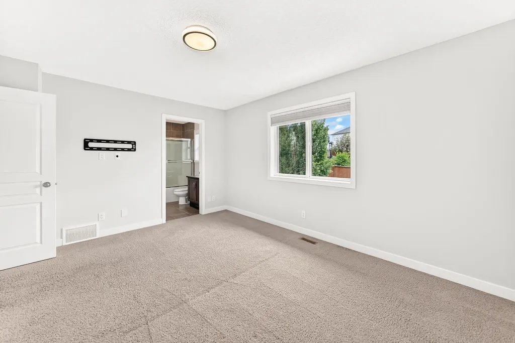 799 Tuscany Drive NW Calgary AB T3L 3A4