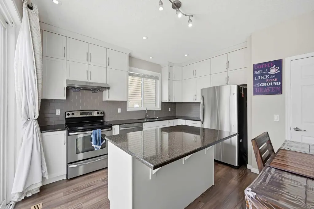 146 Windwood Grove SW Airdrie AB T4B 3S8
