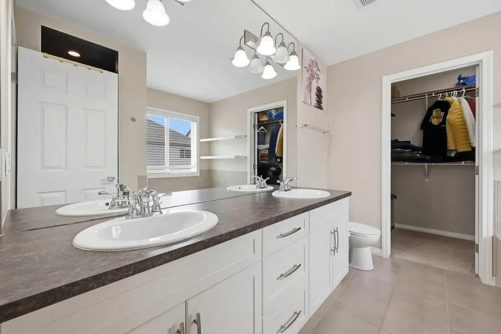 146 Windwood Grove SW Airdrie AB T4B 3S8