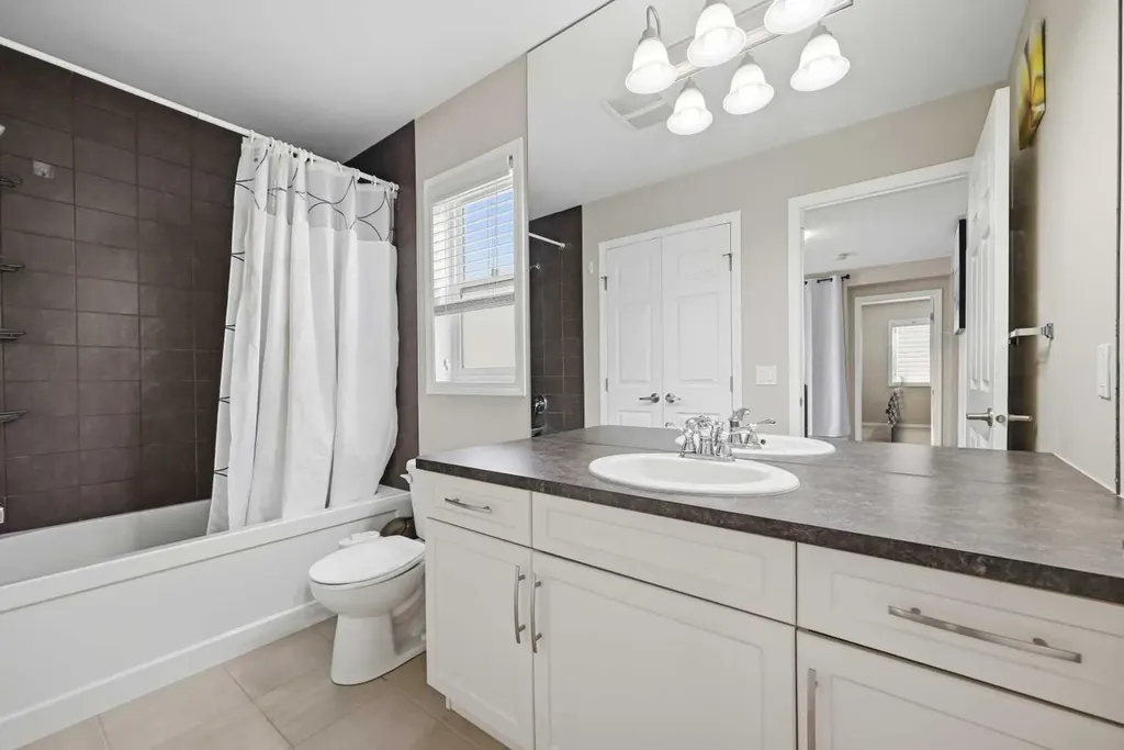 146 Windwood Grove SW Airdrie AB T4B 3S8