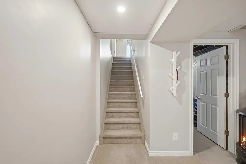146 Windwood Grove SW Airdrie AB T4B 3S8