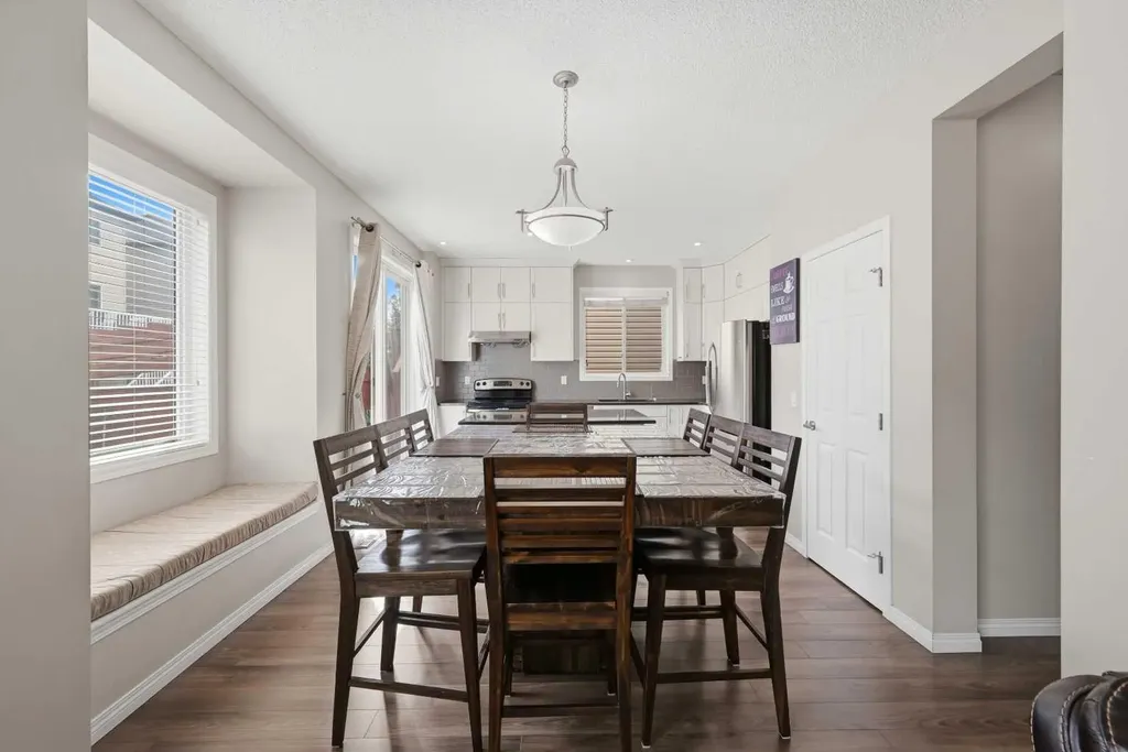 146 Windwood Grove SW Airdrie AB T4B 3S8