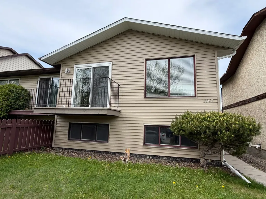 1387 Berkley Drive NW Calgary AB T3K1T5