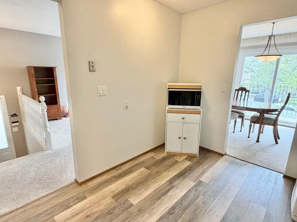 1387 Berkley Drive NW Calgary AB T3K1T5