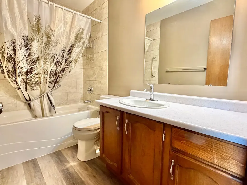 1387 Berkley Drive NW Calgary AB T3K1T5