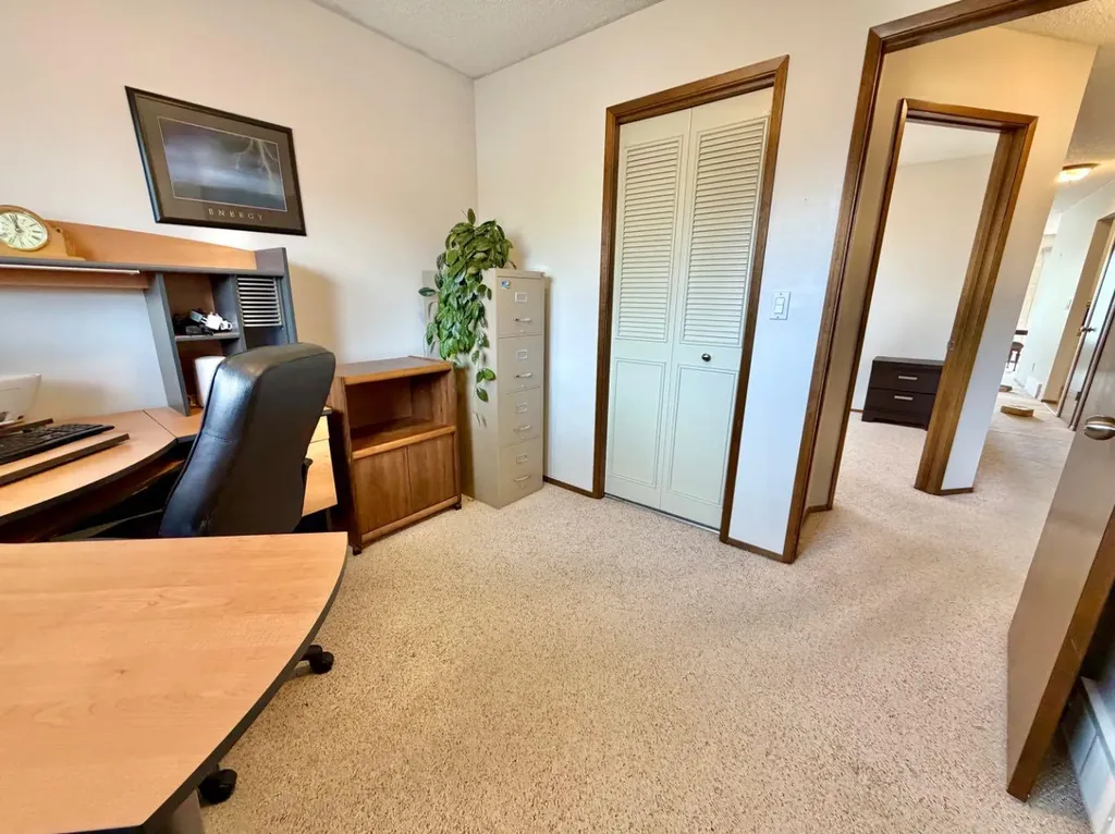 1387 Berkley Drive NW Calgary AB T3K1T5