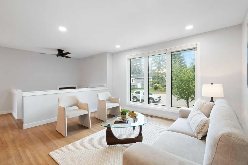 1016 Cannock Place SW Calgary AB T2W 1M7