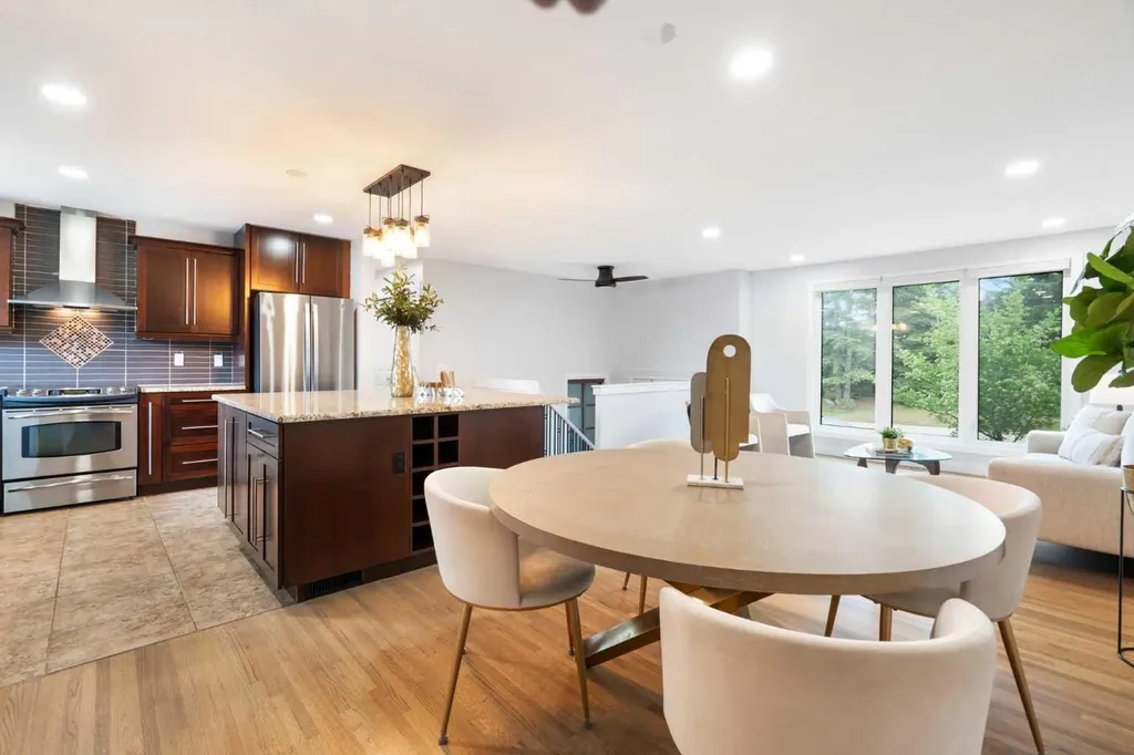 1016 Cannock Place SW Calgary AB T2W 1M7