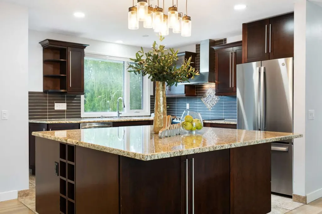 1016 Cannock Place SW Calgary AB T2W 1M7
