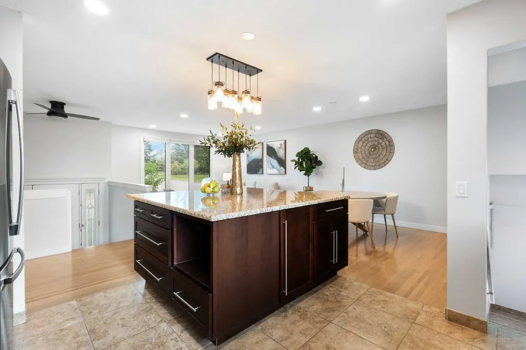 1016 Cannock Place SW Calgary AB T2W 1M7
