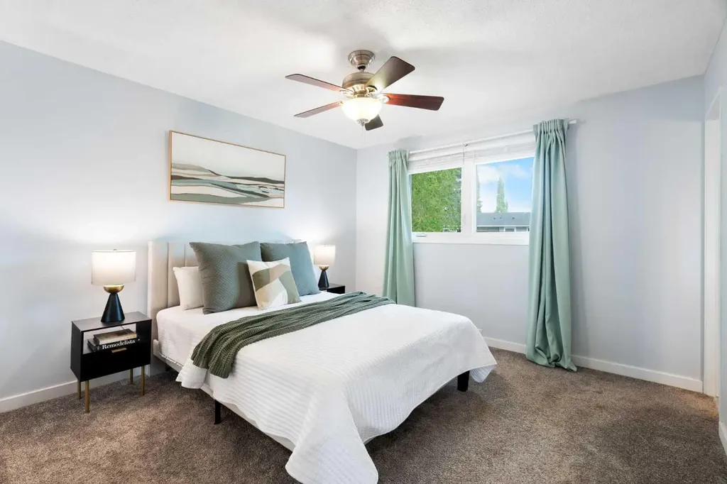 1016 Cannock Place SW Calgary AB T2W 1M7