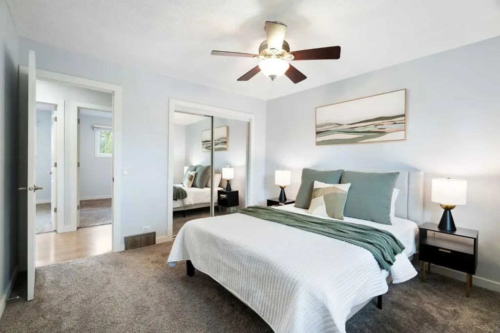 1016 Cannock Place SW Calgary AB T2W 1M7