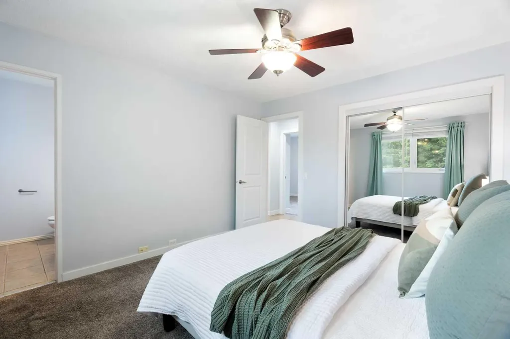1016 Cannock Place SW Calgary AB T2W 1M7