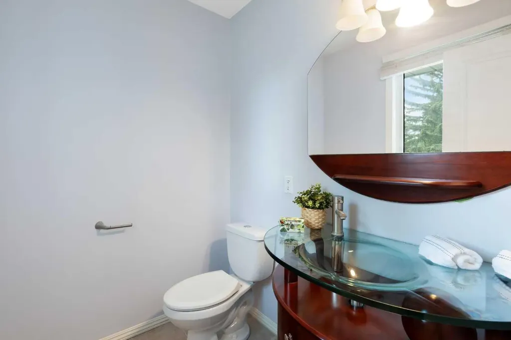 1016 Cannock Place SW Calgary AB T2W 1M7