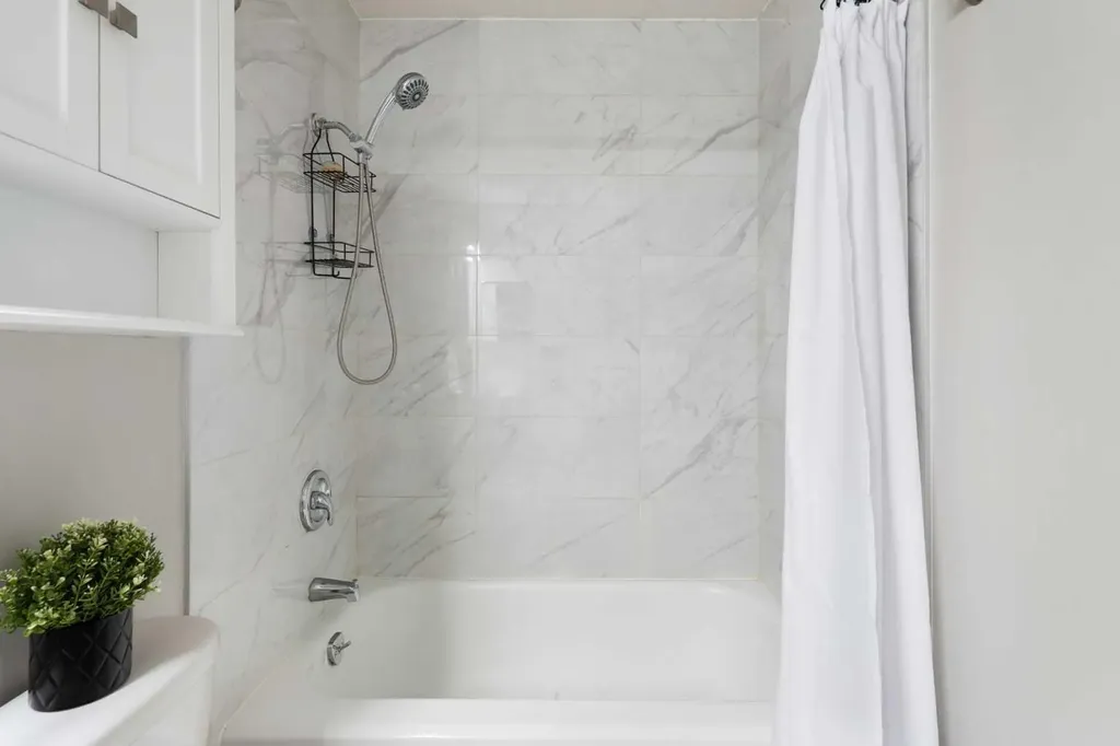 1016 Cannock Place SW Calgary AB T2W 1M7