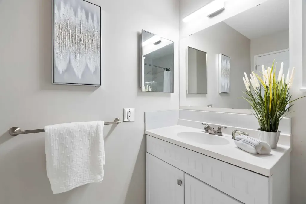 1016 Cannock Place SW Calgary AB T2W 1M7
