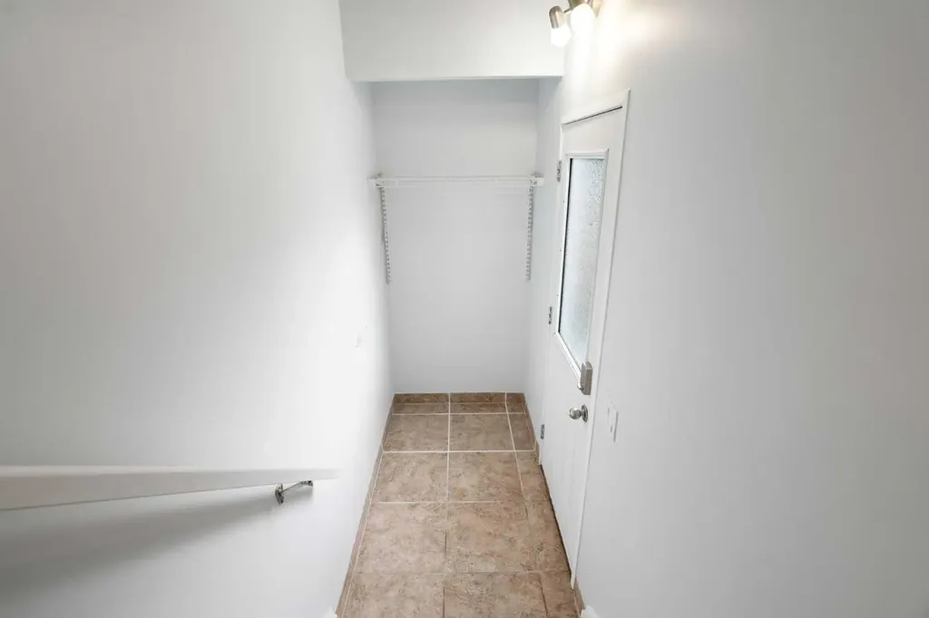 1016 Cannock Place SW Calgary AB T2W 1M7