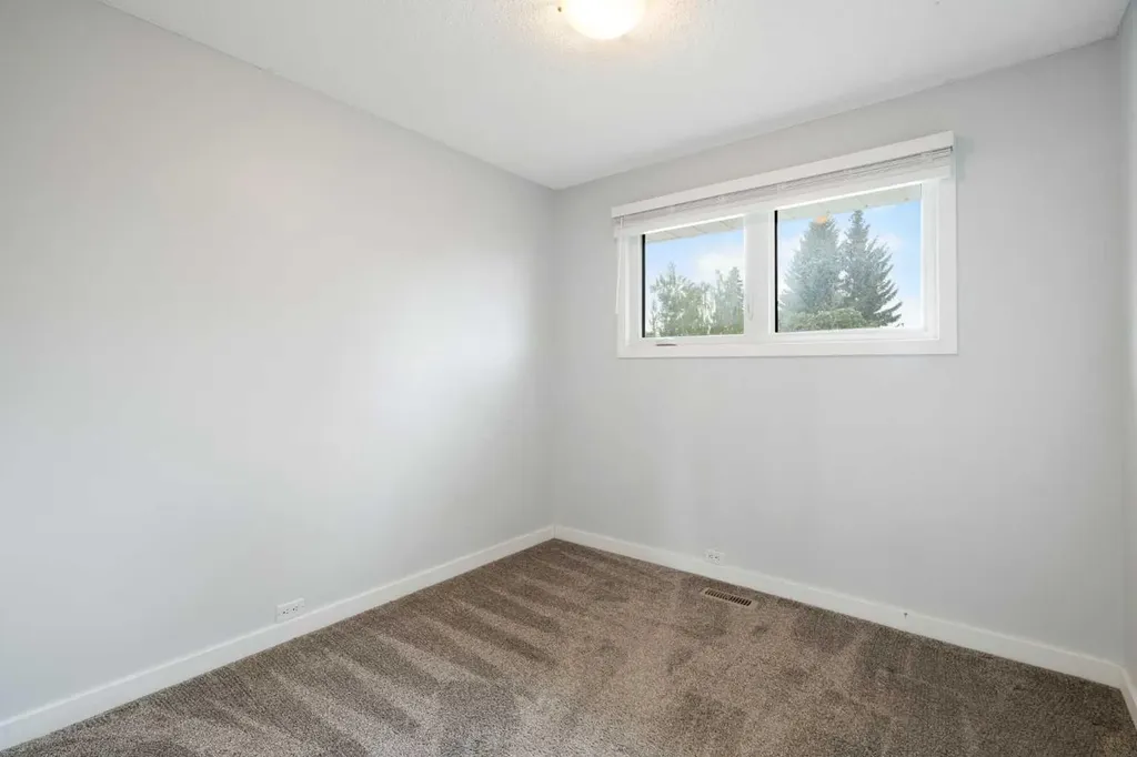 1016 Cannock Place SW Calgary AB T2W 1M7