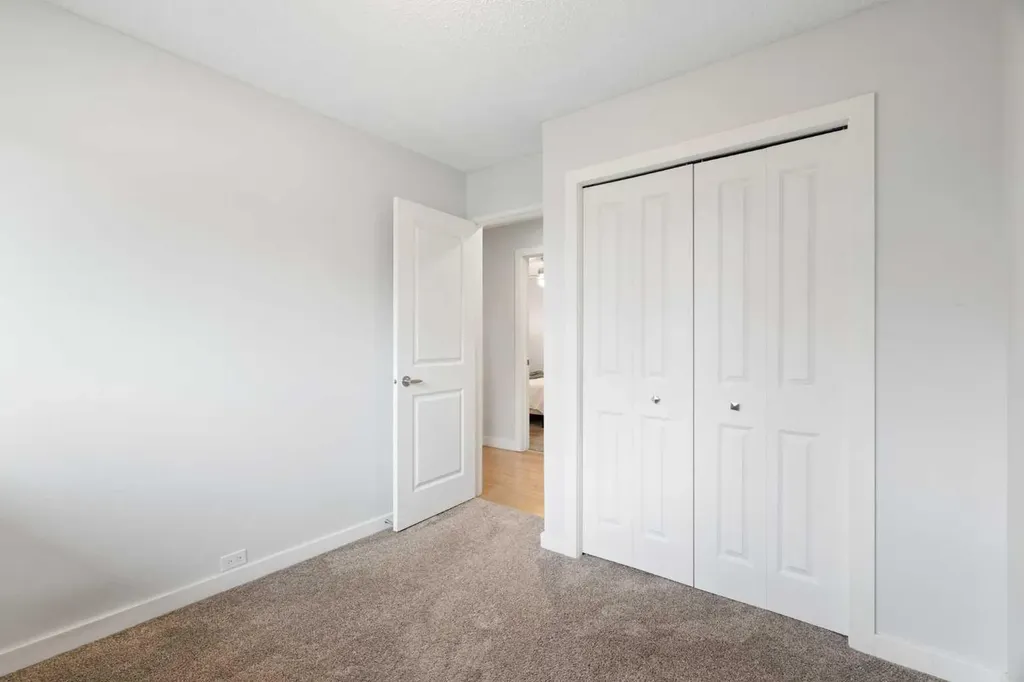 1016 Cannock Place SW Calgary AB T2W 1M7