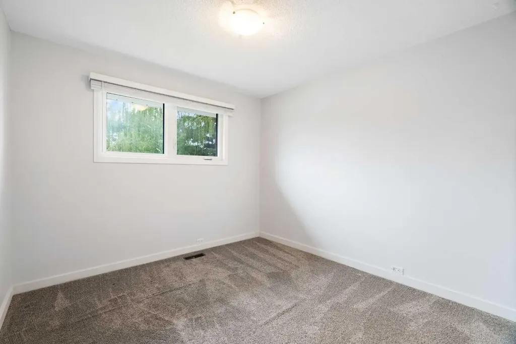 1016 Cannock Place SW Calgary AB T2W 1M7