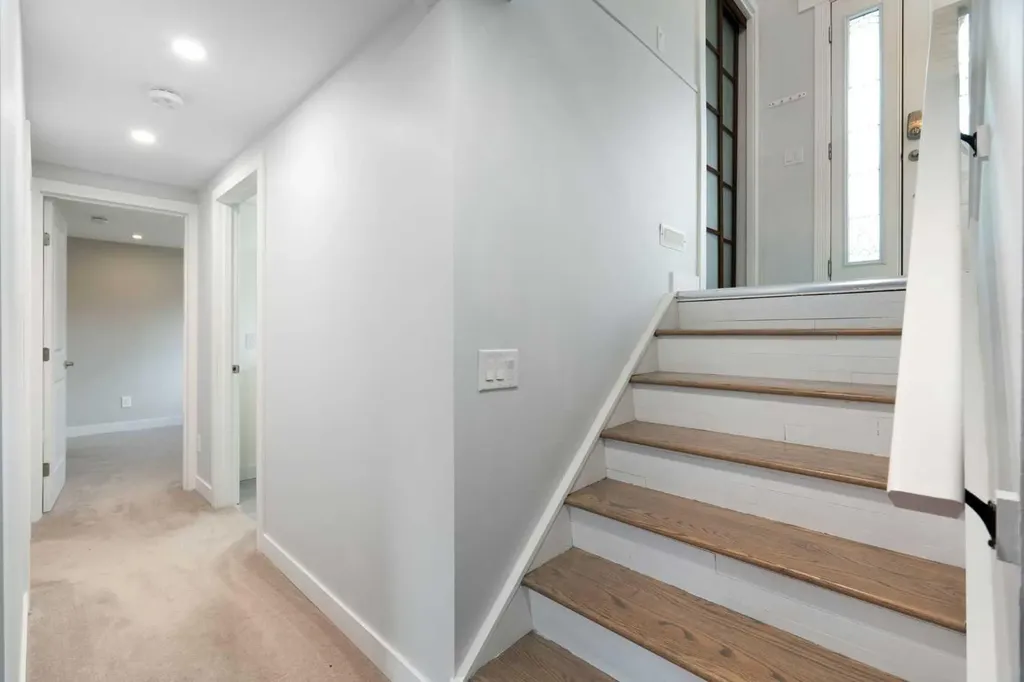 1016 Cannock Place SW Calgary AB T2W 1M7