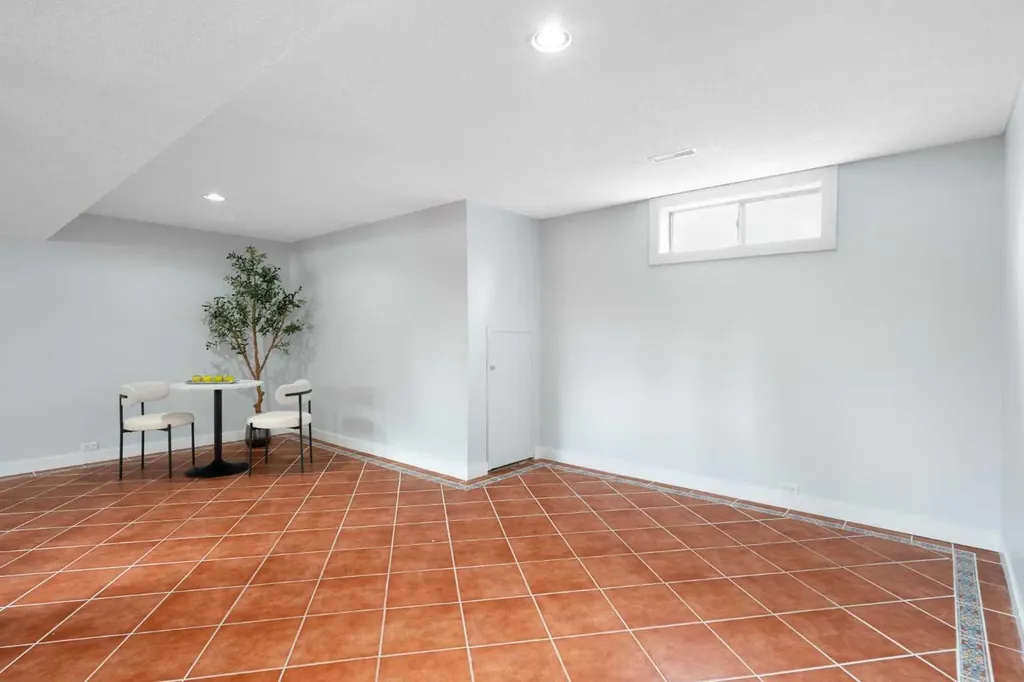 1016 Cannock Place SW Calgary AB T2W 1M7