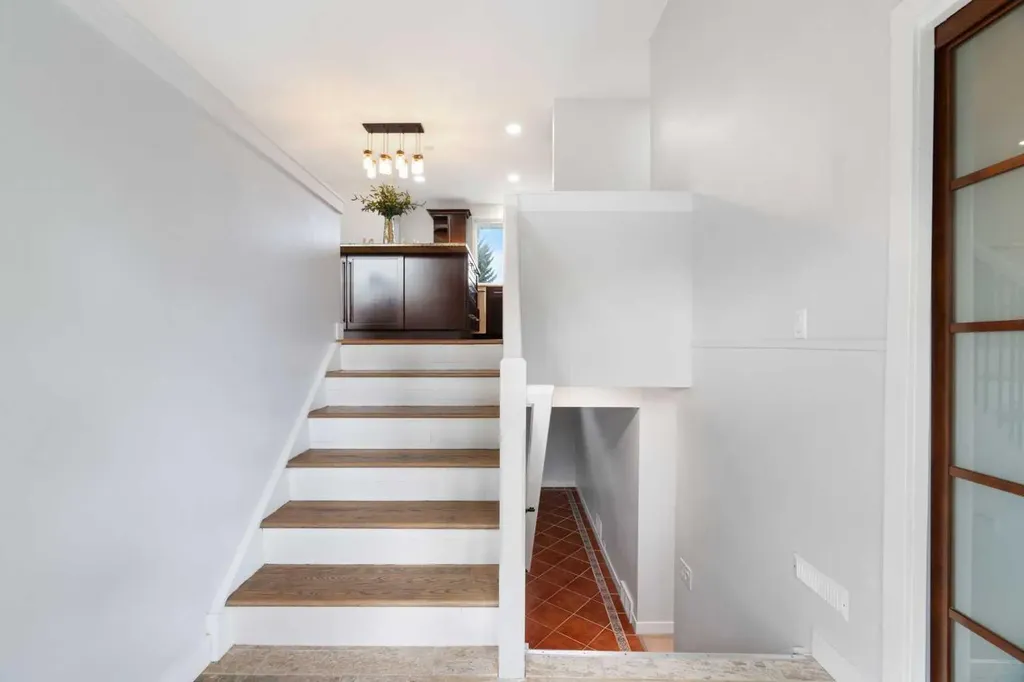 1016 Cannock Place SW Calgary AB T2W 1M7