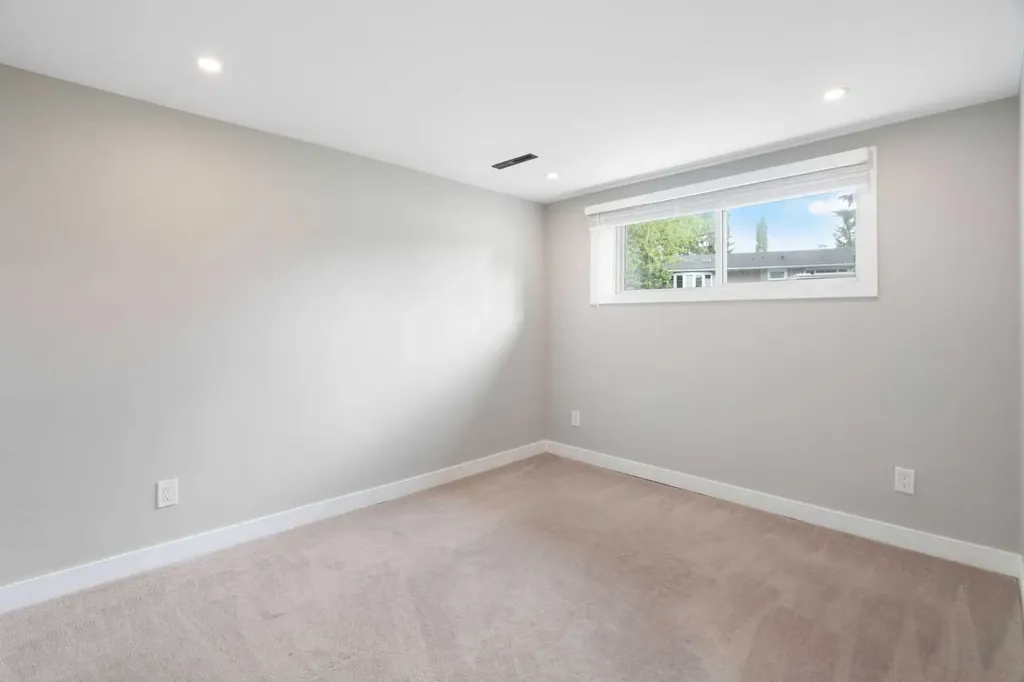 1016 Cannock Place SW Calgary AB T2W 1M7