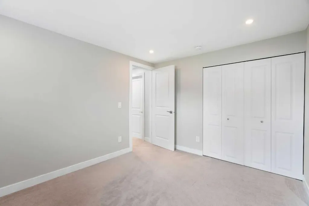 1016 Cannock Place SW Calgary AB T2W 1M7
