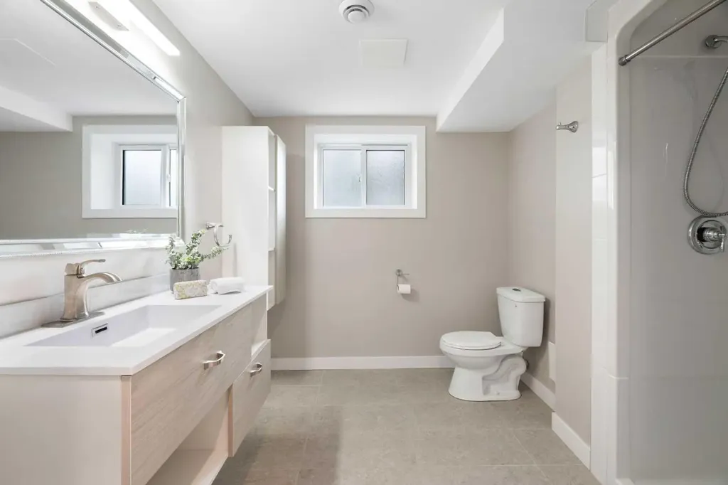 1016 Cannock Place SW Calgary AB T2W 1M7