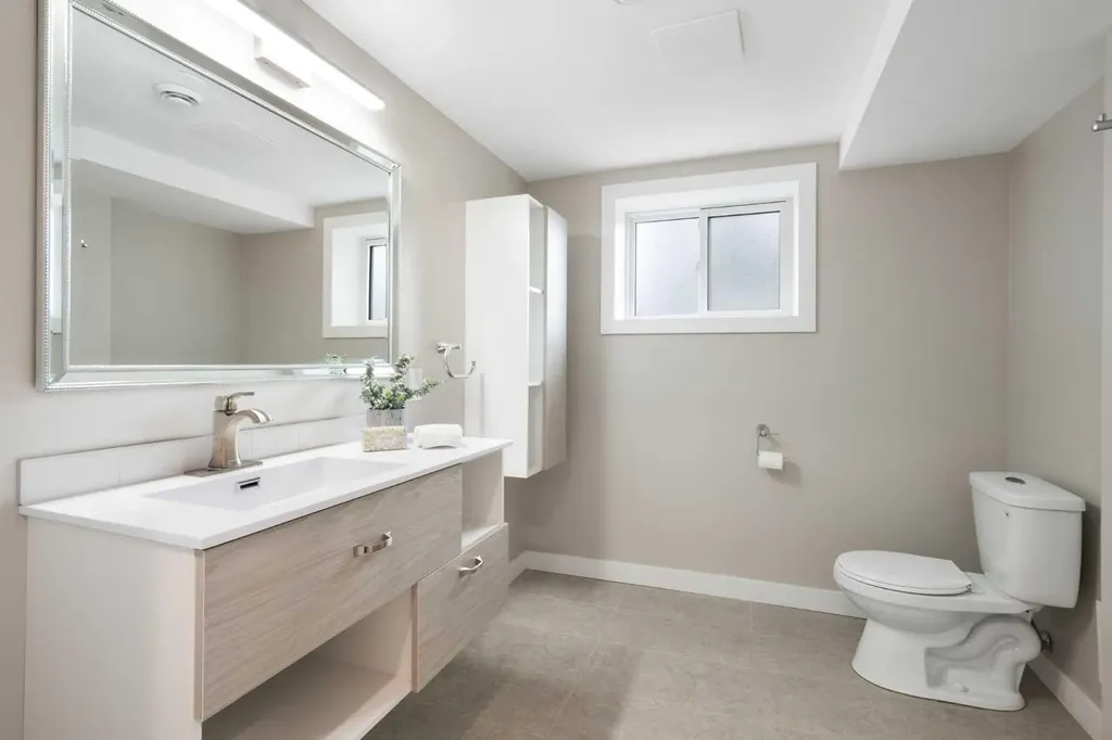 1016 Cannock Place SW Calgary AB T2W 1M7