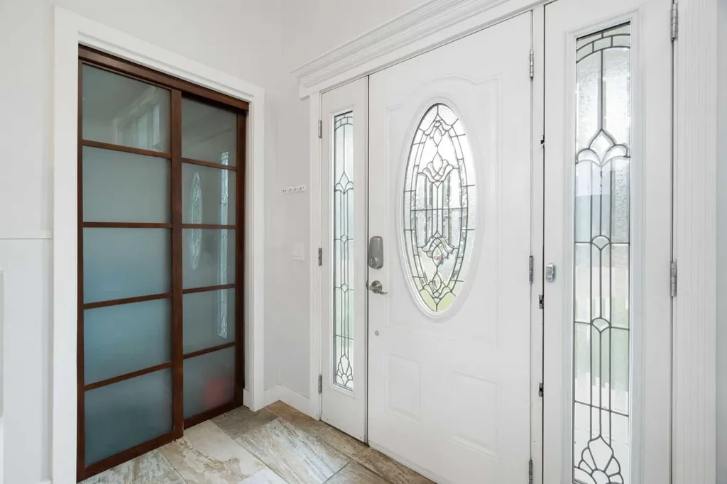 1016 Cannock Place SW Calgary AB T2W 1M7