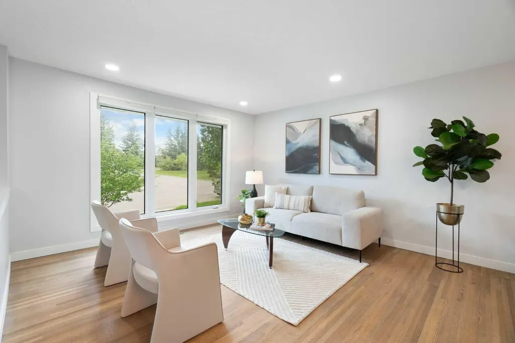 1016 Cannock Place SW Calgary AB T2W 1M7
