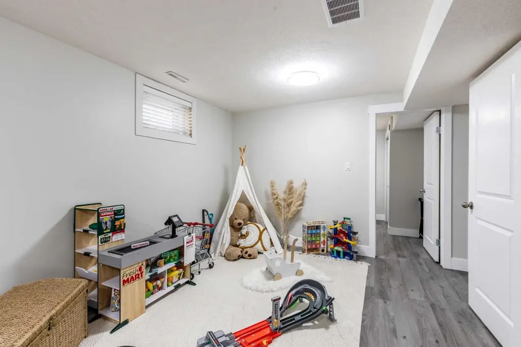 270 Shepherd Crescent SE Medicine Hat AB T1B 2K5