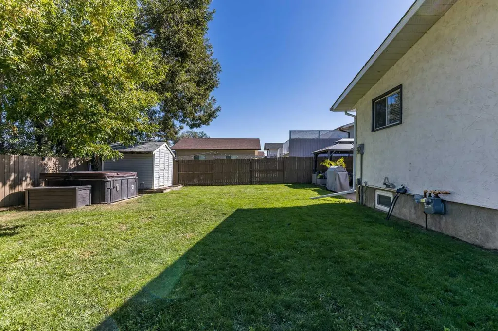 270 Shepherd Crescent SE Medicine Hat AB T1B 2K5