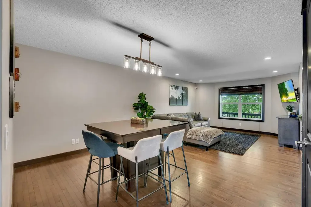 91 Panora Square NW Calgary AB T3K 0R3