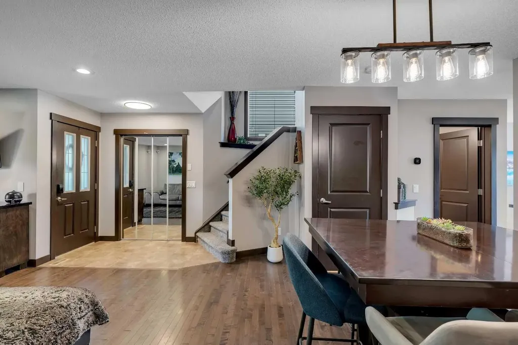 91 Panora Square NW Calgary AB T3K 0R3