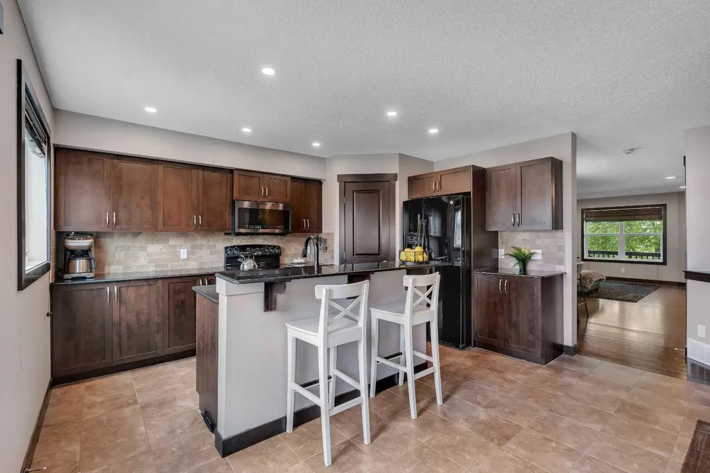 91 Panora Square NW Calgary AB T3K 0R3