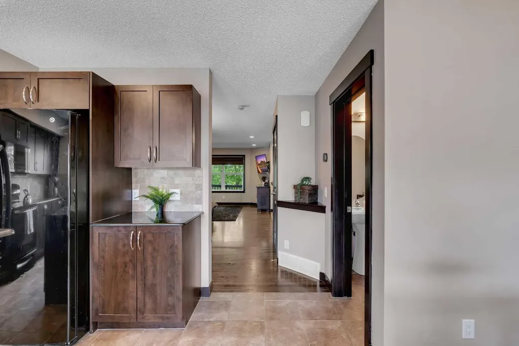 91 Panora Square NW Calgary AB T3K 0R3