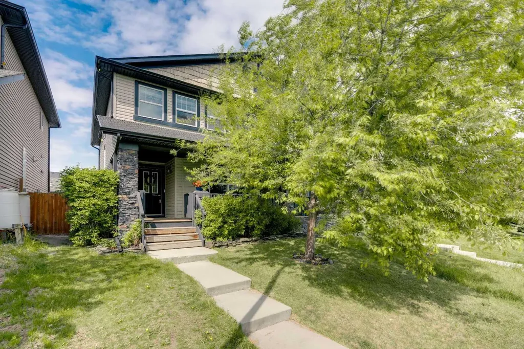 91 Panora Square NW Calgary AB T3K 0R3