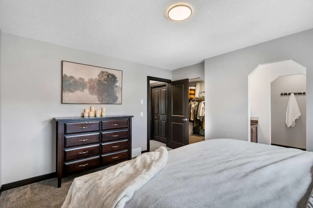 91 Panora Square NW Calgary AB T3K 0R3