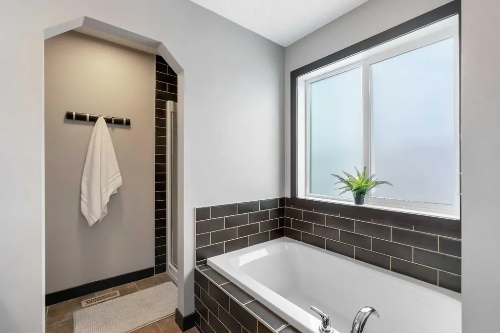 91 Panora Square NW Calgary AB T3K 0R3
