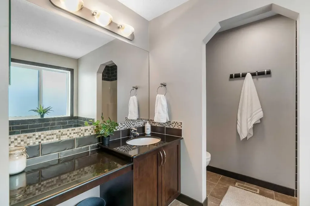 91 Panora Square NW Calgary AB T3K 0R3