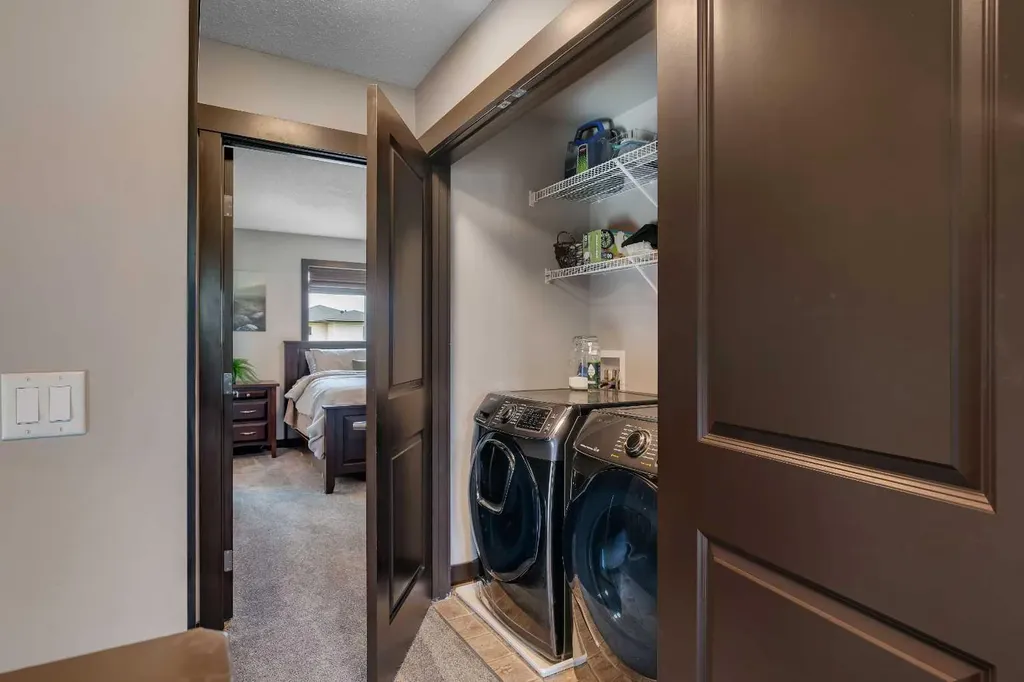 91 Panora Square NW Calgary AB T3K 0R3