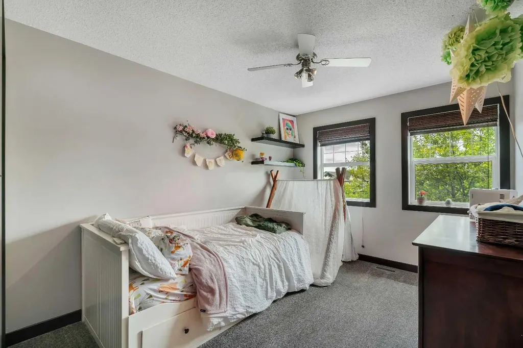 91 Panora Square NW Calgary AB T3K 0R3