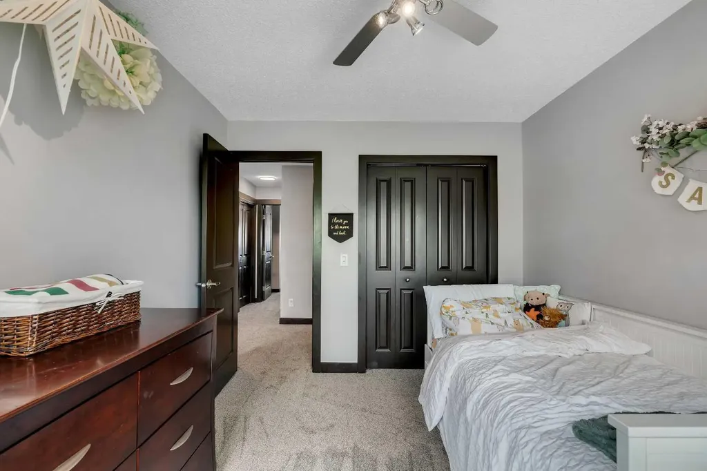 91 Panora Square NW Calgary AB T3K 0R3