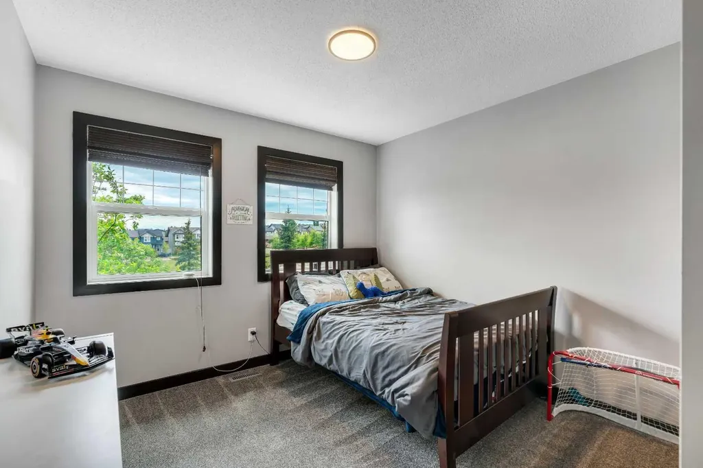 91 Panora Square NW Calgary AB T3K 0R3