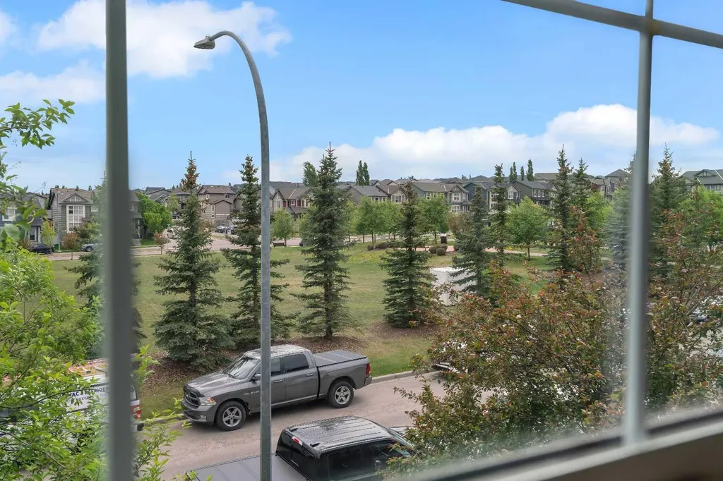 91 Panora Square NW Calgary AB T3K 0R3